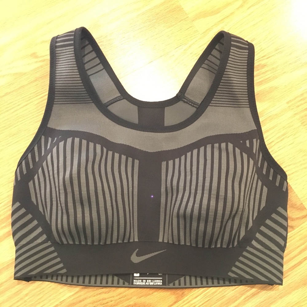 Nike ribbed‎ gray & black Racerback Sports Bra Sz Small